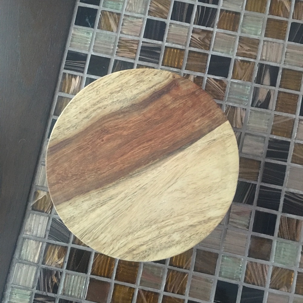 Wood risers set of 2 .excellent condition